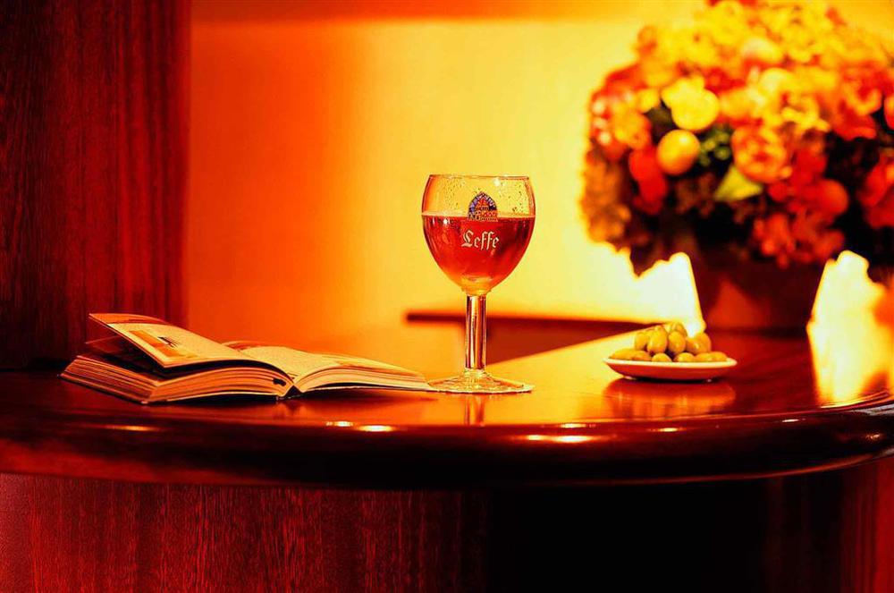 Mercure Paris Arc De Triomphe Wagram Интерьер фото